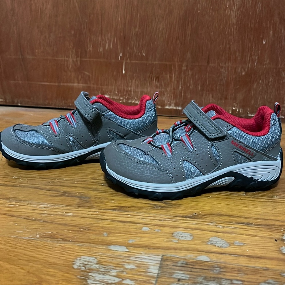 Kids hiking boots